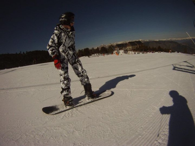 pratiquer parmi les pentes enneigées